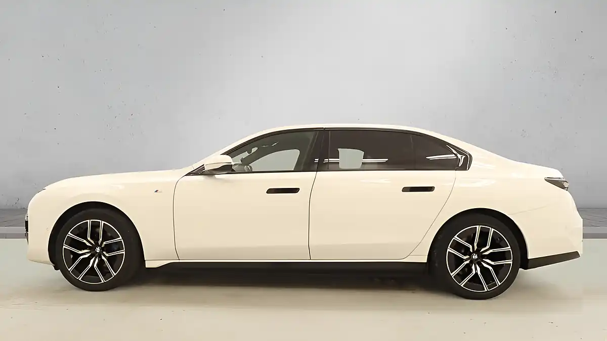 Used 2024 BMW I7 M Sport White - Interior and Exterior details 6