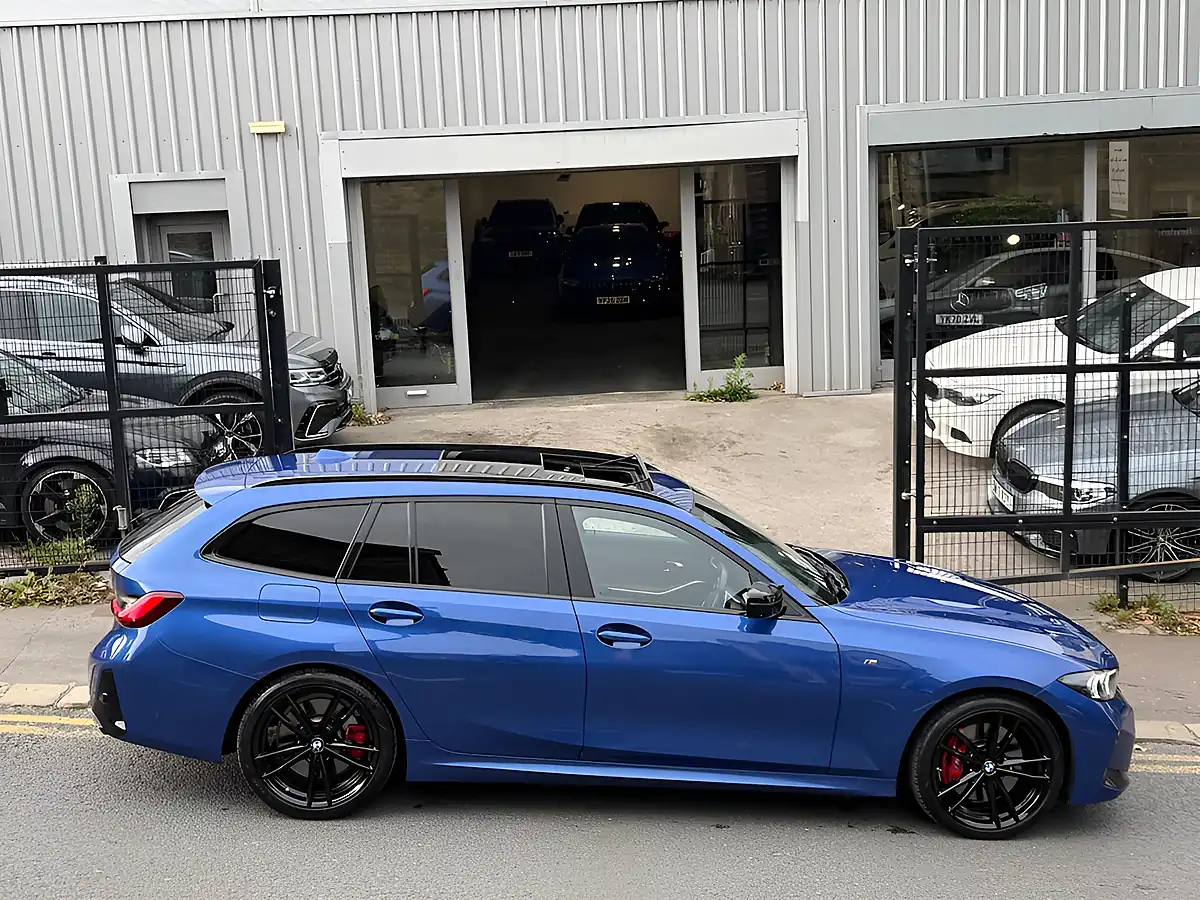 Used 2024 BMW M340d Touring Blue - Interior and Exterior details 10