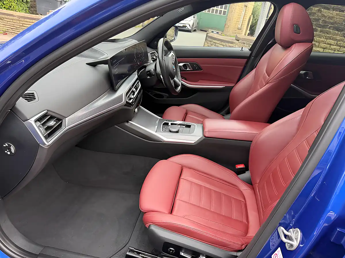 Used 2024 BMW M340d Touring Blue - Interior and Exterior details 12
