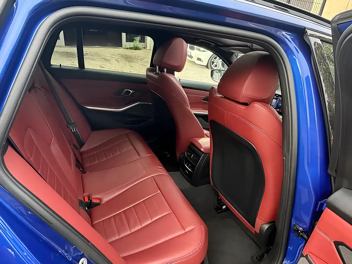Used 2024 BMW M340d Touring Blue - Interior and Exterior details 14