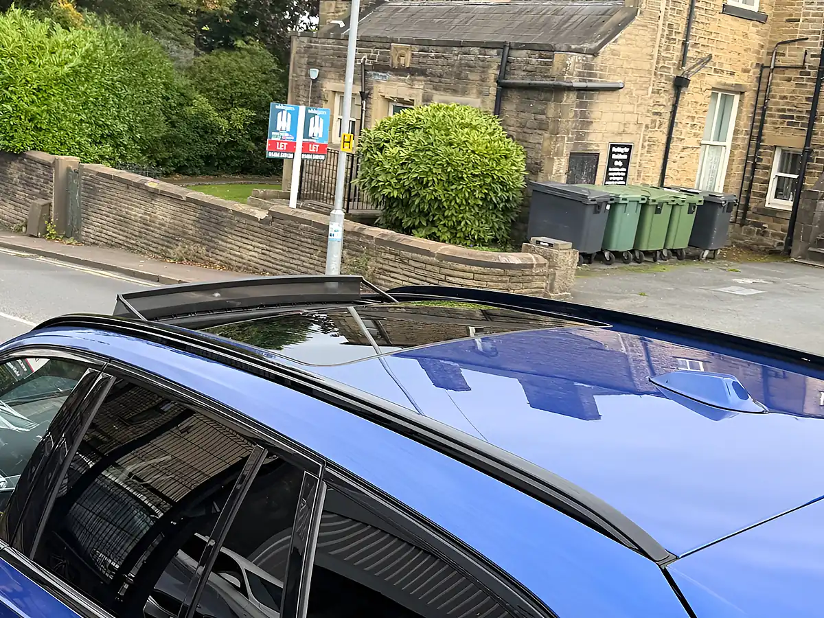 Used 2024 BMW M340d Touring Blue - Interior and Exterior details 16