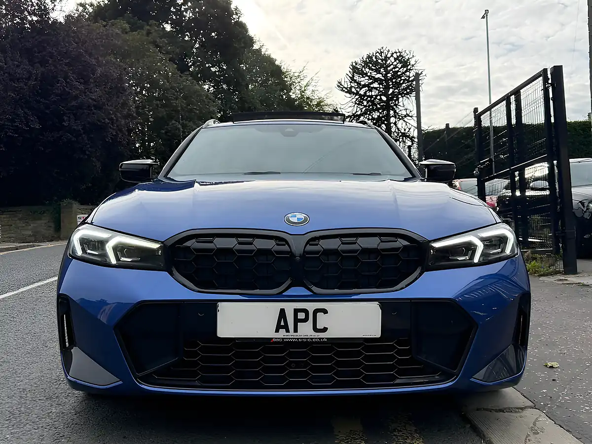 Used 2024 BMW M340d Touring Blue - Interior and Exterior details 2