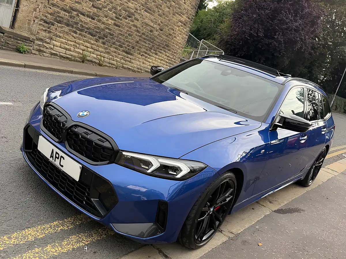 Used 2024 BMW M340d Touring Blue - Interior and Exterior details 3
