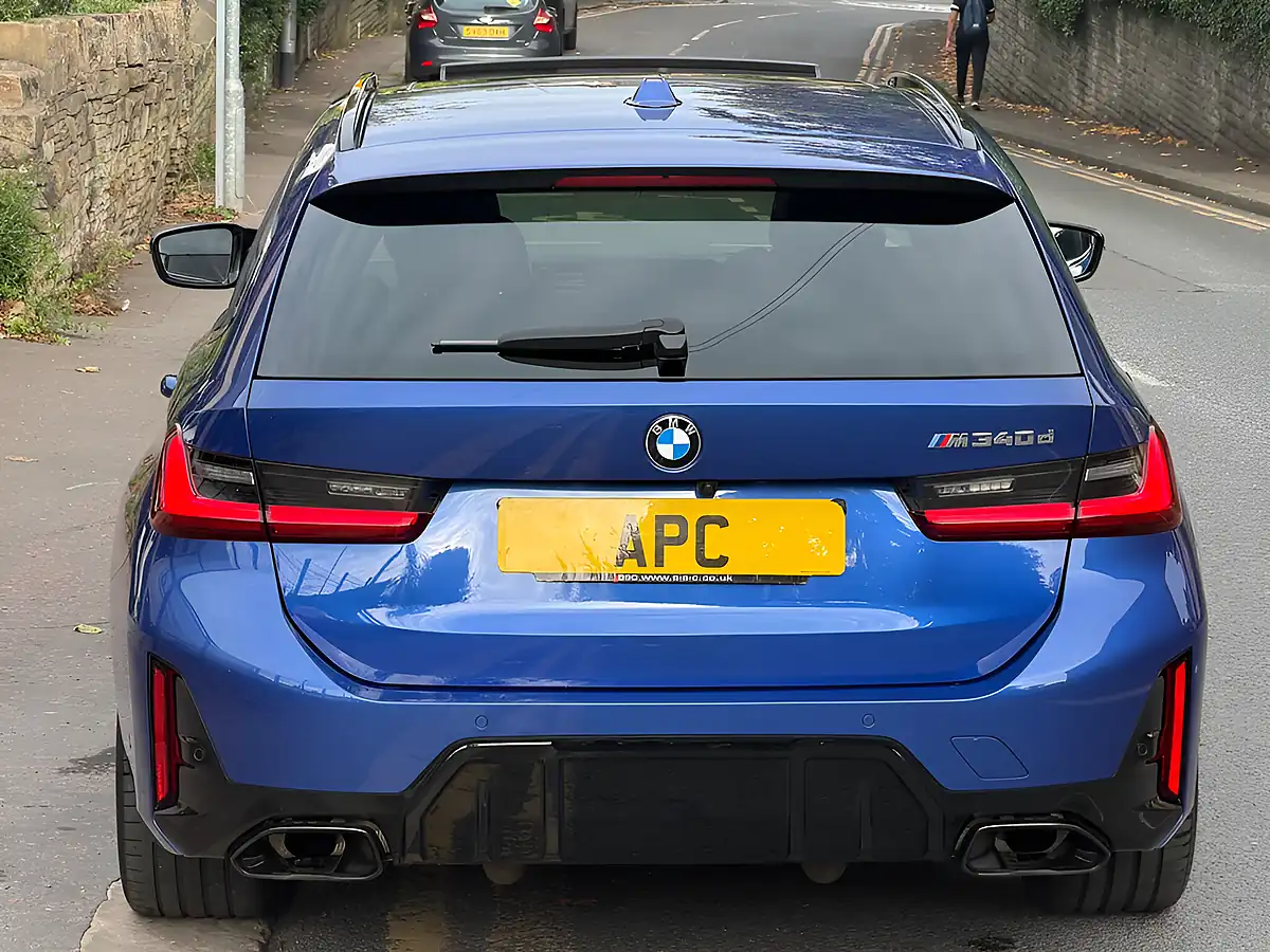 Used 2024 BMW M340d Touring Blue - Interior and Exterior details 5