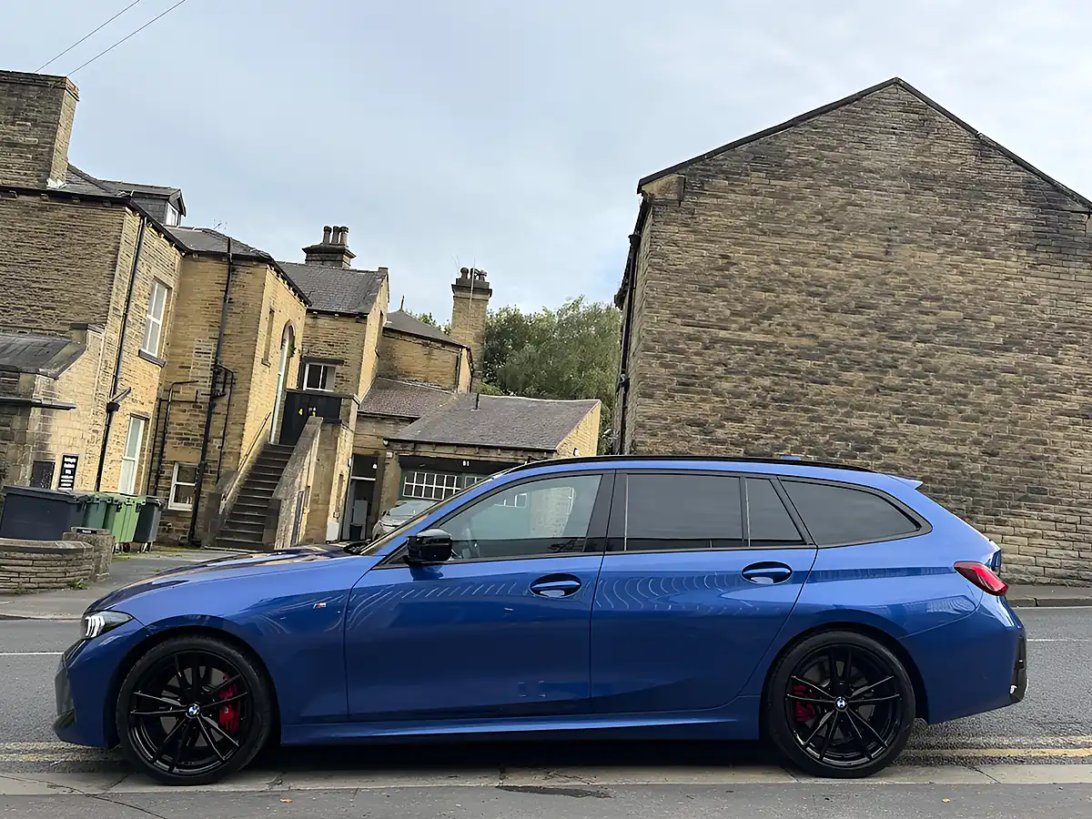 Used 2024 BMW M340d Touring Blue - Interior and Exterior details 9