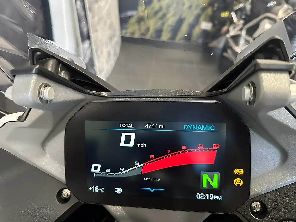 Used 2024 BMW R 1250 RS Se White - Interior and Exterior details 10
