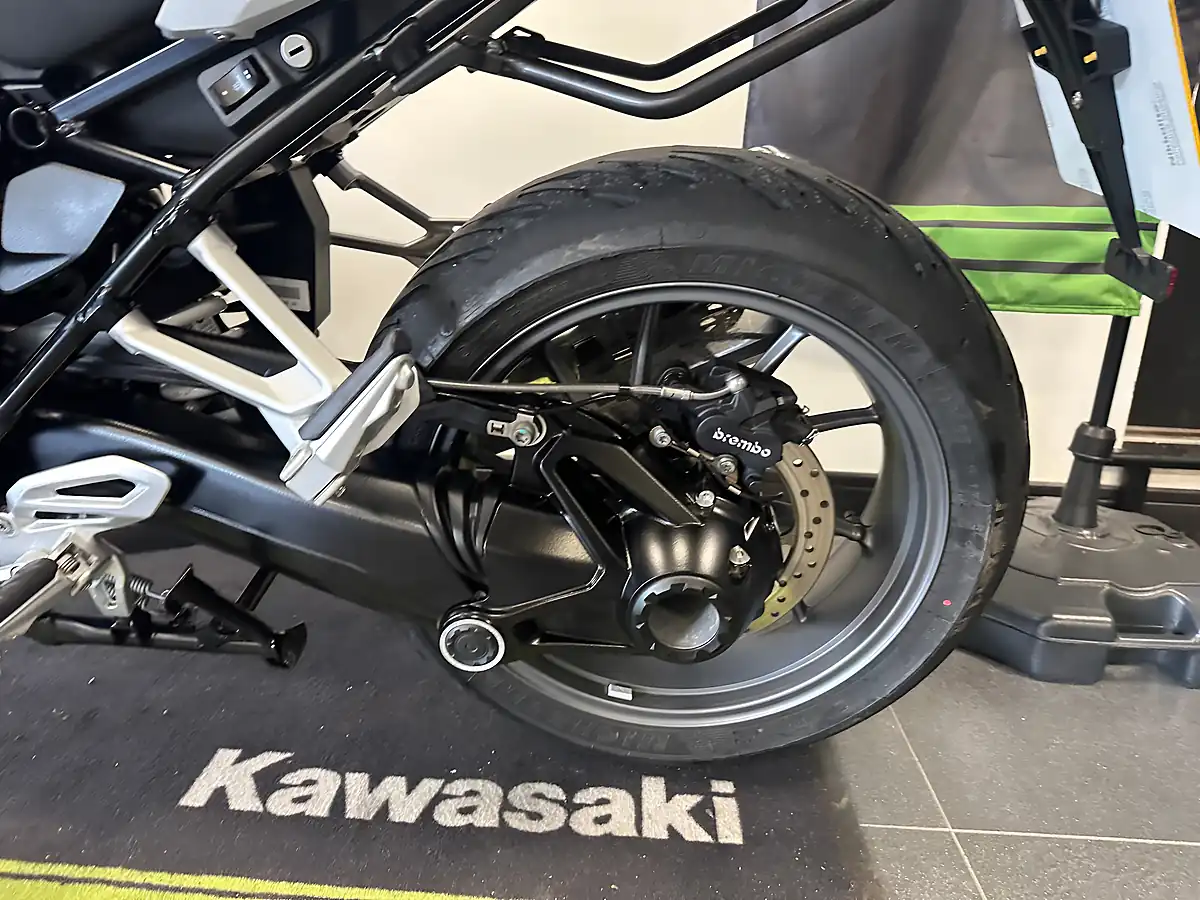 Used 2024 BMW R 1250 RS Se White - Interior and Exterior details 19