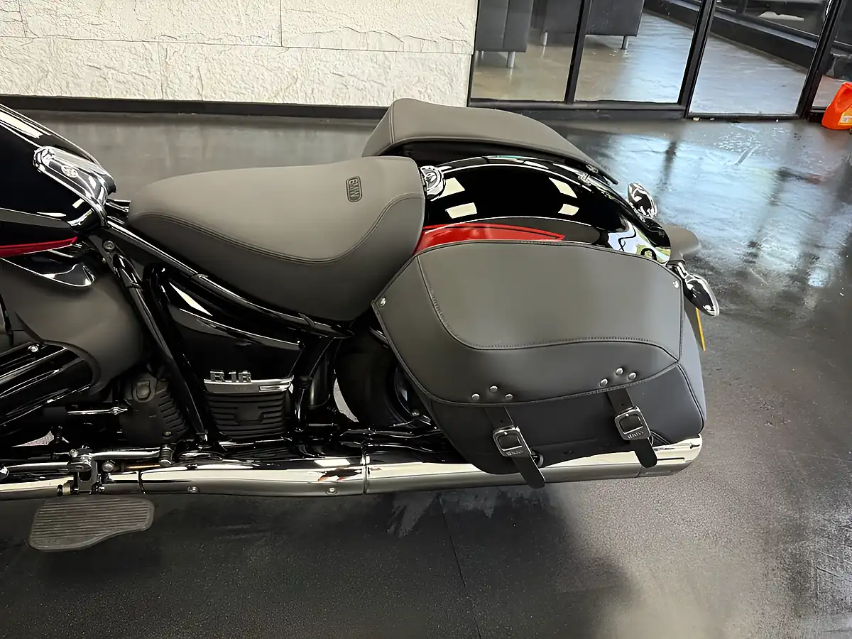 Used 2024 BMW R 18 Classic Tourer Black - Interior and Exterior details 13