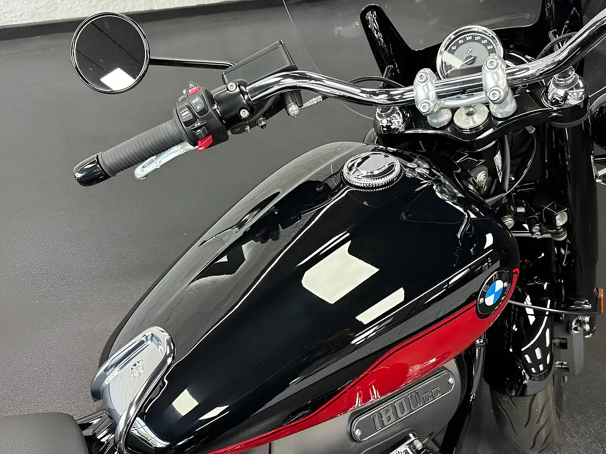 Used 2024 BMW R 18 Classic Tourer Black - Interior and Exterior details 18