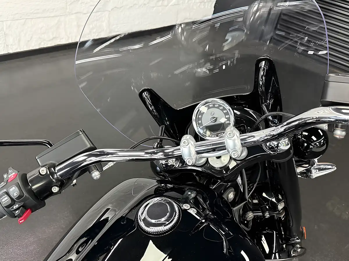 Used 2024 BMW R 18 Classic Tourer Black - Interior and Exterior details 19