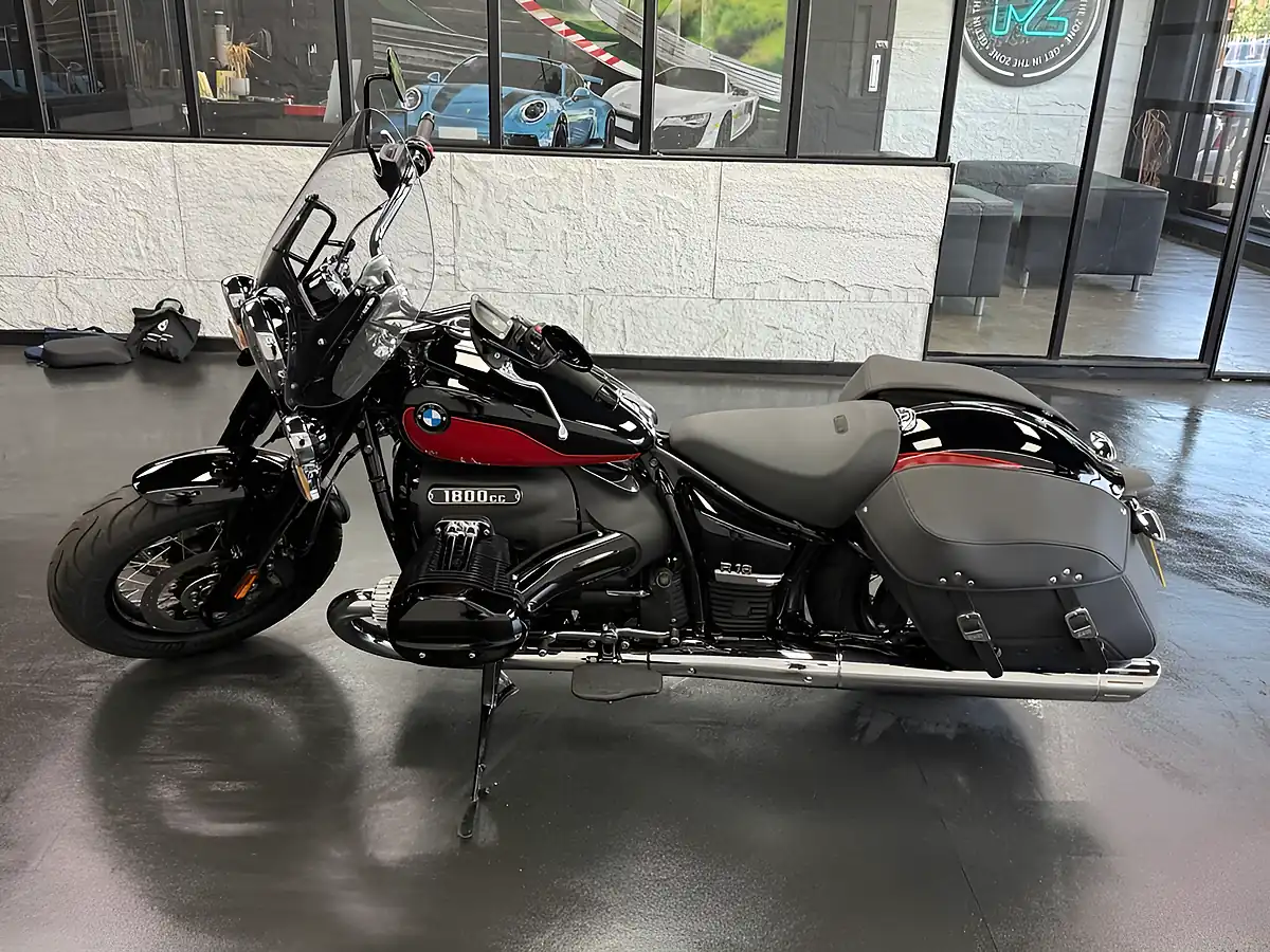 Used 2024 BMW R 18 Classic Tourer Black - Interior and Exterior details 4