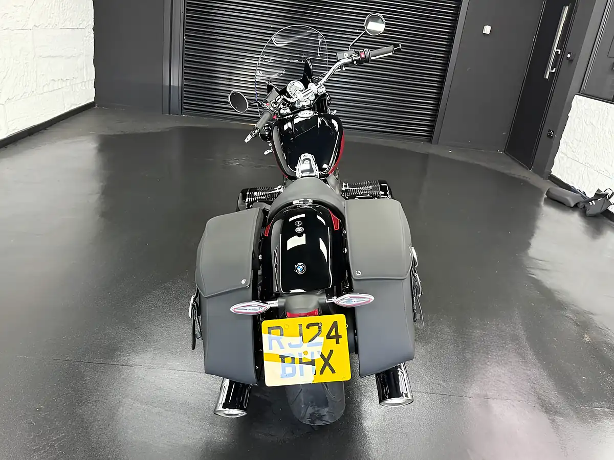 Used 2024 BMW R 18 Classic Tourer Black - Interior and Exterior details 5