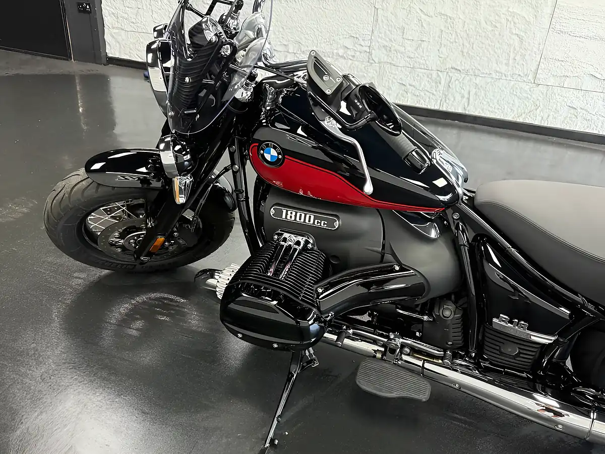 Used 2024 BMW R 18 Classic Tourer Black - Interior and Exterior details 8