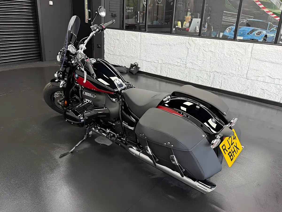 Used 2024 BMW R 18 Classic Tourer Black - Interior and Exterior details 9