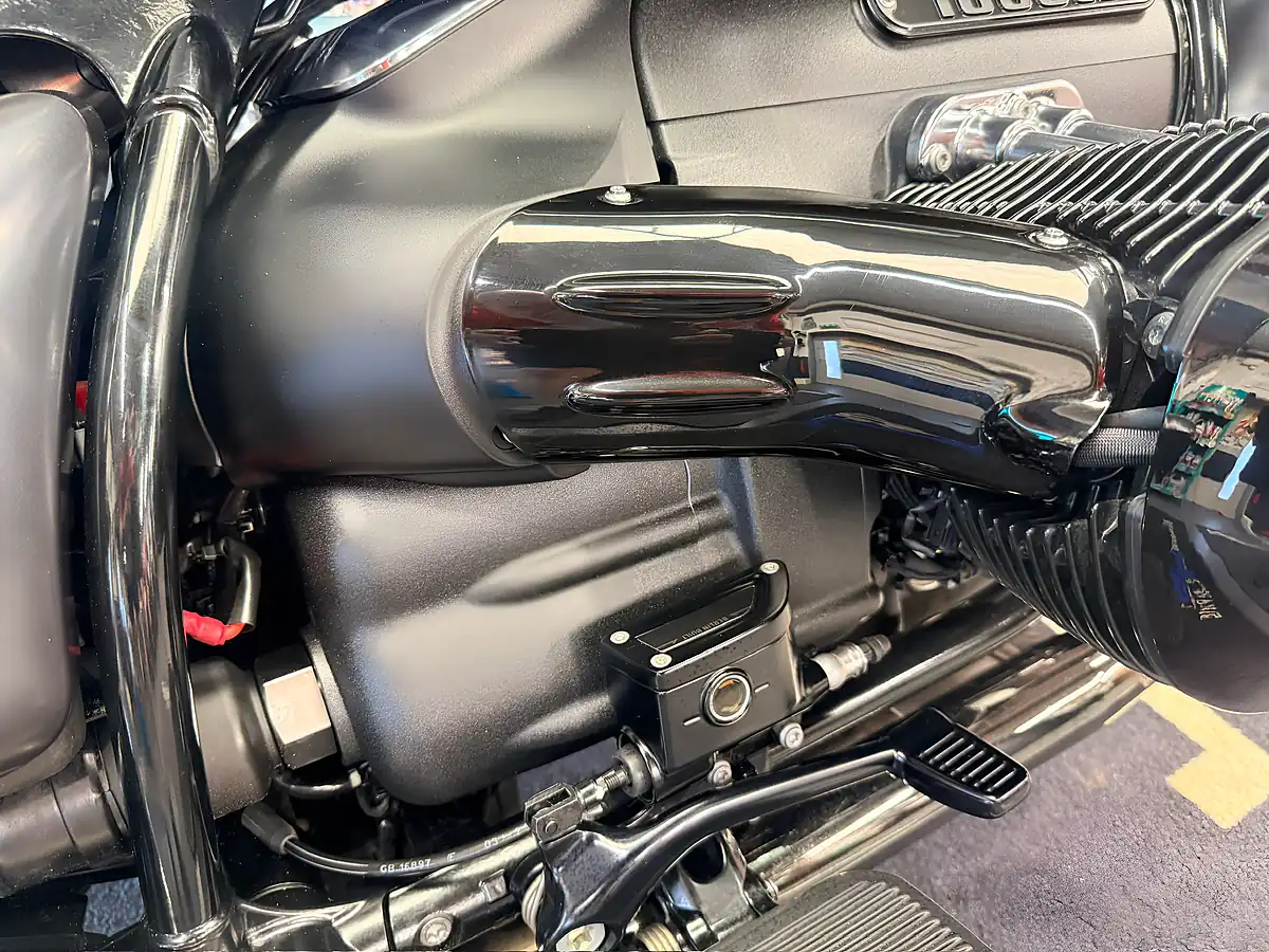 Used 2024 BMW R18 Roctane Berlin Built Bagger Panzer Grey - Interior and Exterior details 9