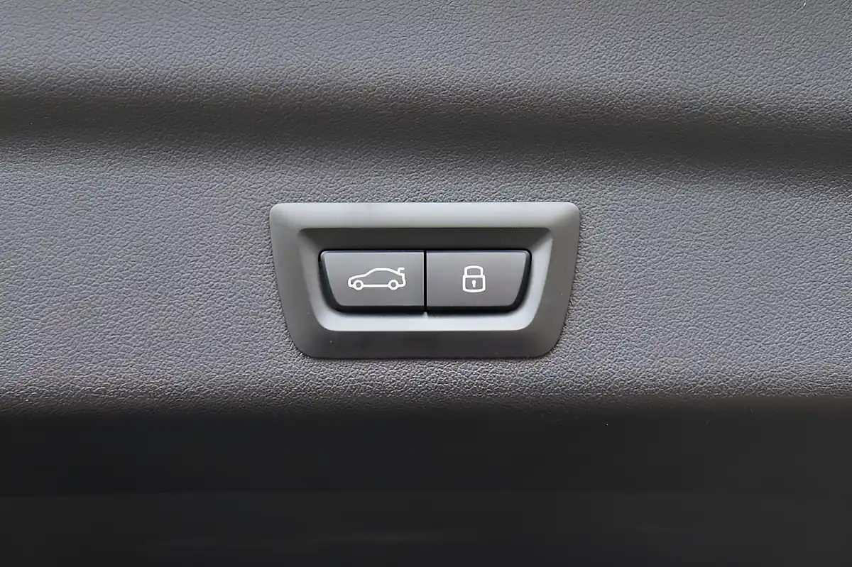 Used 2024 BMW X1 Xline Cape York Green - Interior and Exterior details 19