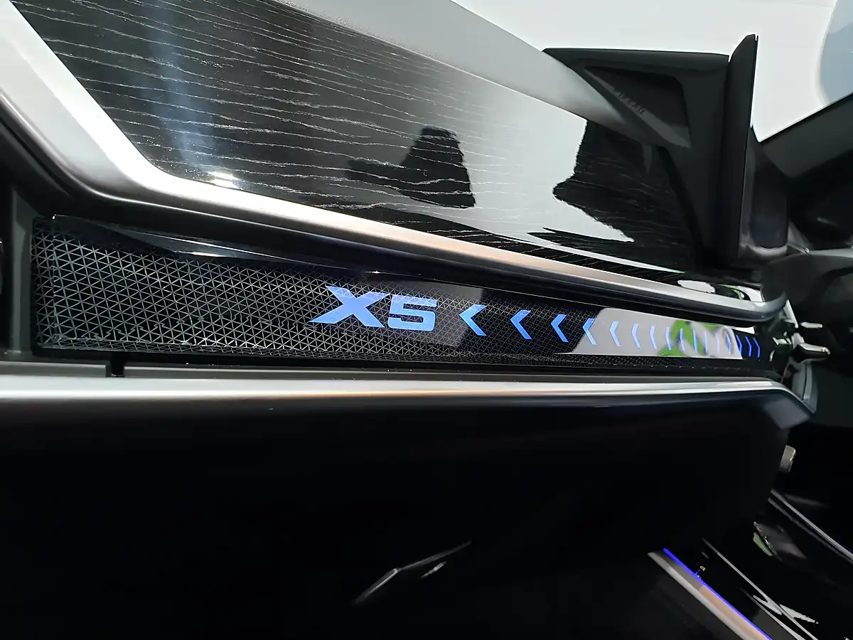 Used 2024 BMW X5 M Sport Skyscraper Grey - Interior and Exterior details 16