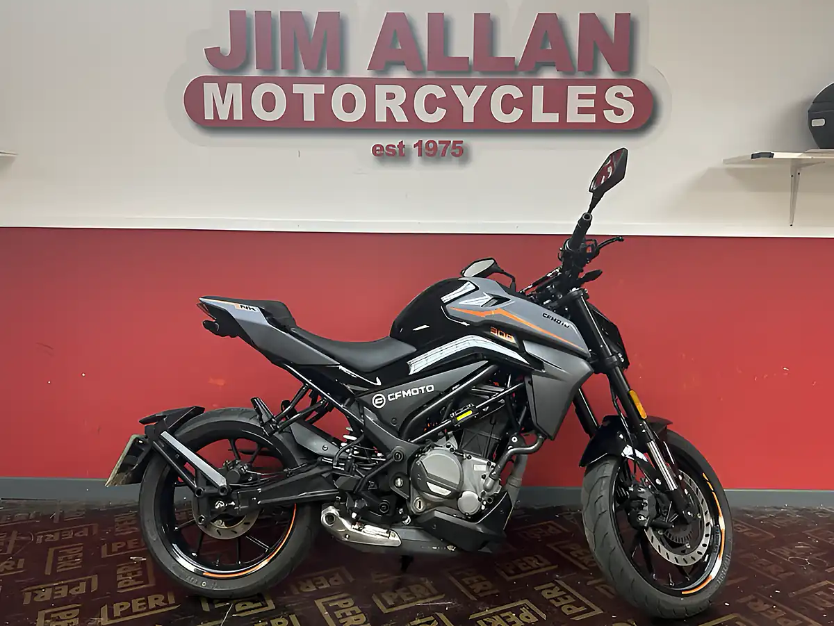 Used 2024 Cfmoto 300NK Black - Front View