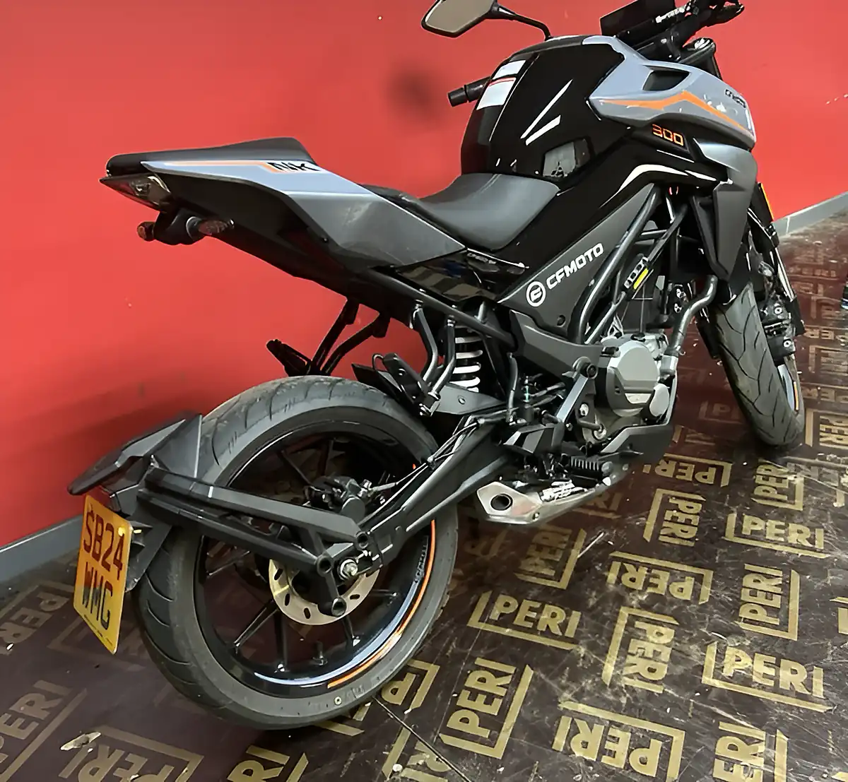 Used 2024 Cfmoto 300NK Black - Interior and Exterior details 7