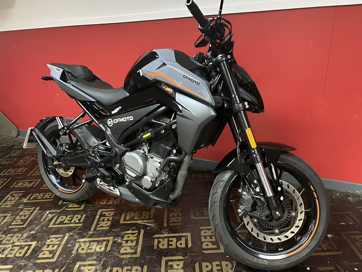 Used 2024 Cfmoto 300NK Black - Interior and Exterior details 9