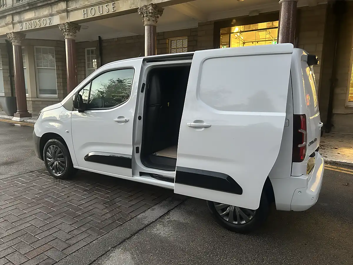 Used 2024 Citroen Berlingo Driver Polar White - Interior and Exterior details 10