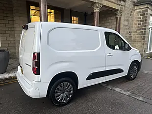 Used 2024 Citroen Berlingo Driver Polar White - Interior and Exterior details 15
