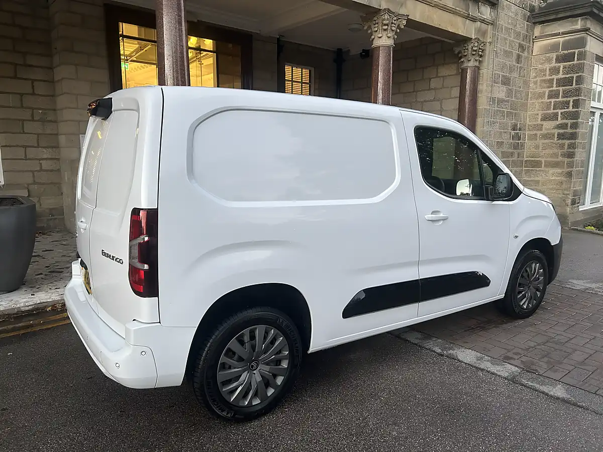 Used 2024 Citroen Berlingo Driver Polar White - Interior and Exterior details 15
