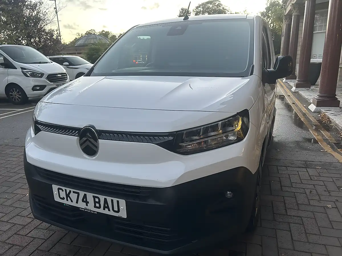 Used 2024 Citroen Berlingo Driver Polar White - Interior and Exterior details 17