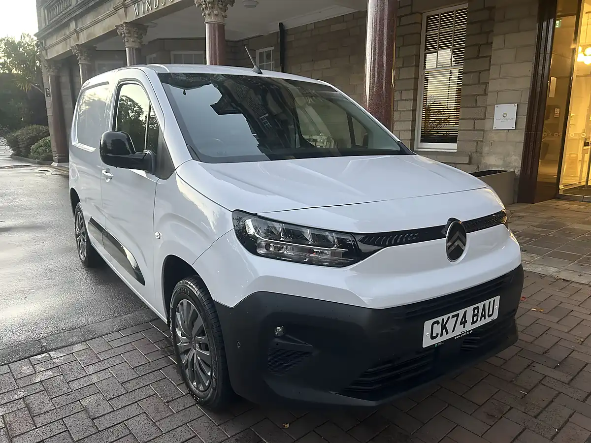 Used 2024 Citroen Berlingo Driver Polar White - Interior and Exterior details 19