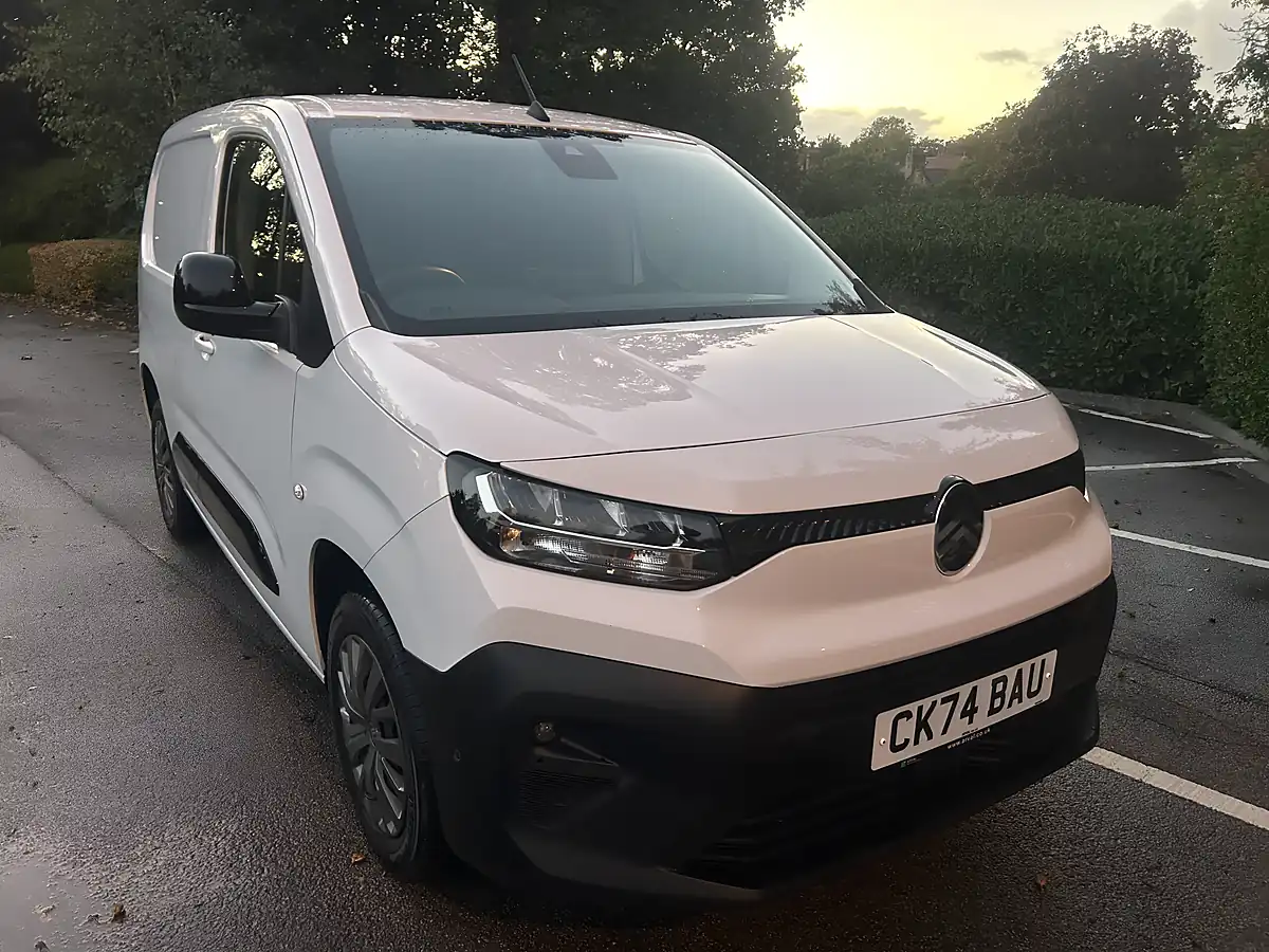 Used 2024 Citroen Berlingo Driver Polar White - Interior and Exterior details 7