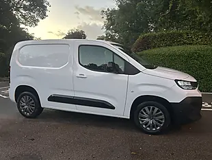 Used 2024 Citroen Berlingo Driver Polar White - Interior and Exterior details 8