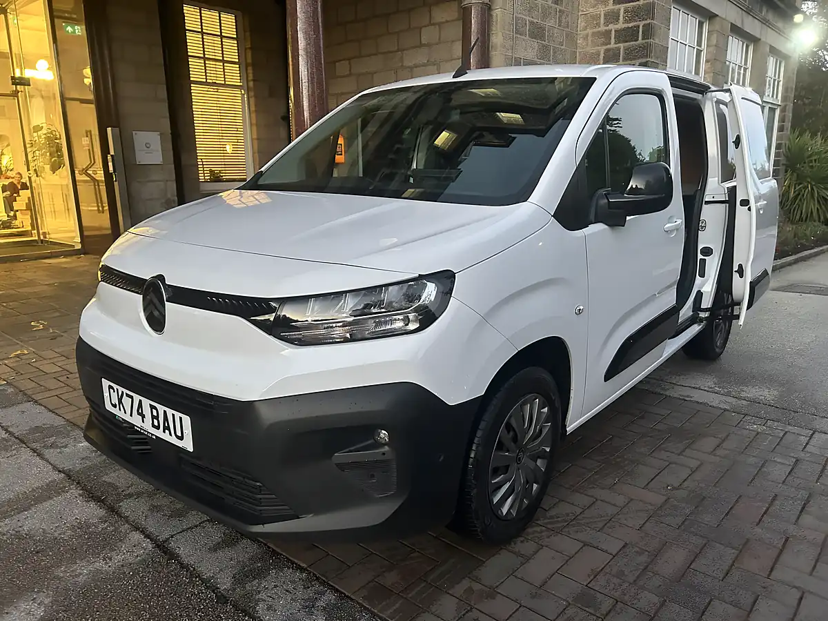 Used 2024 Citroen Berlingo Driver Polar White - Interior and Exterior details 9