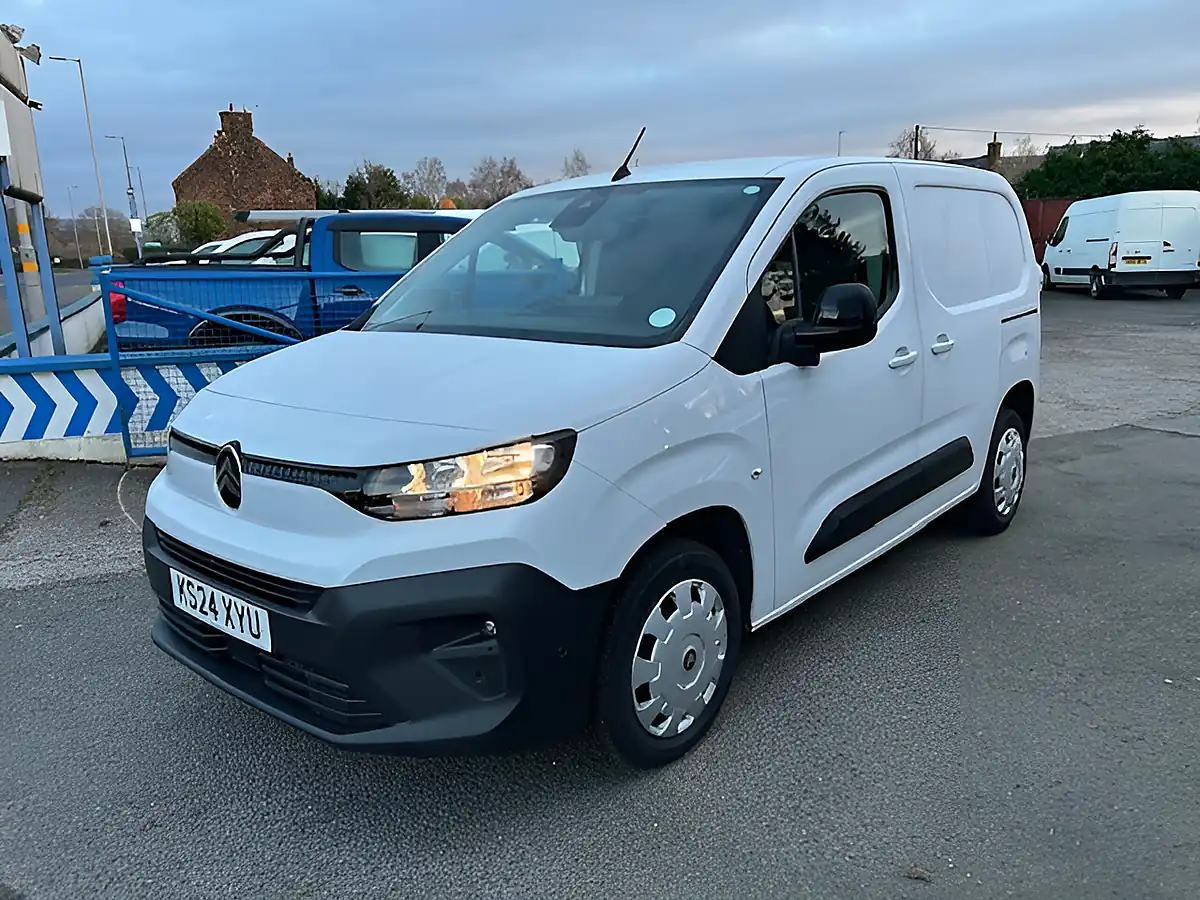 Used 2024 Citroen Berlingo Driver White - Front View