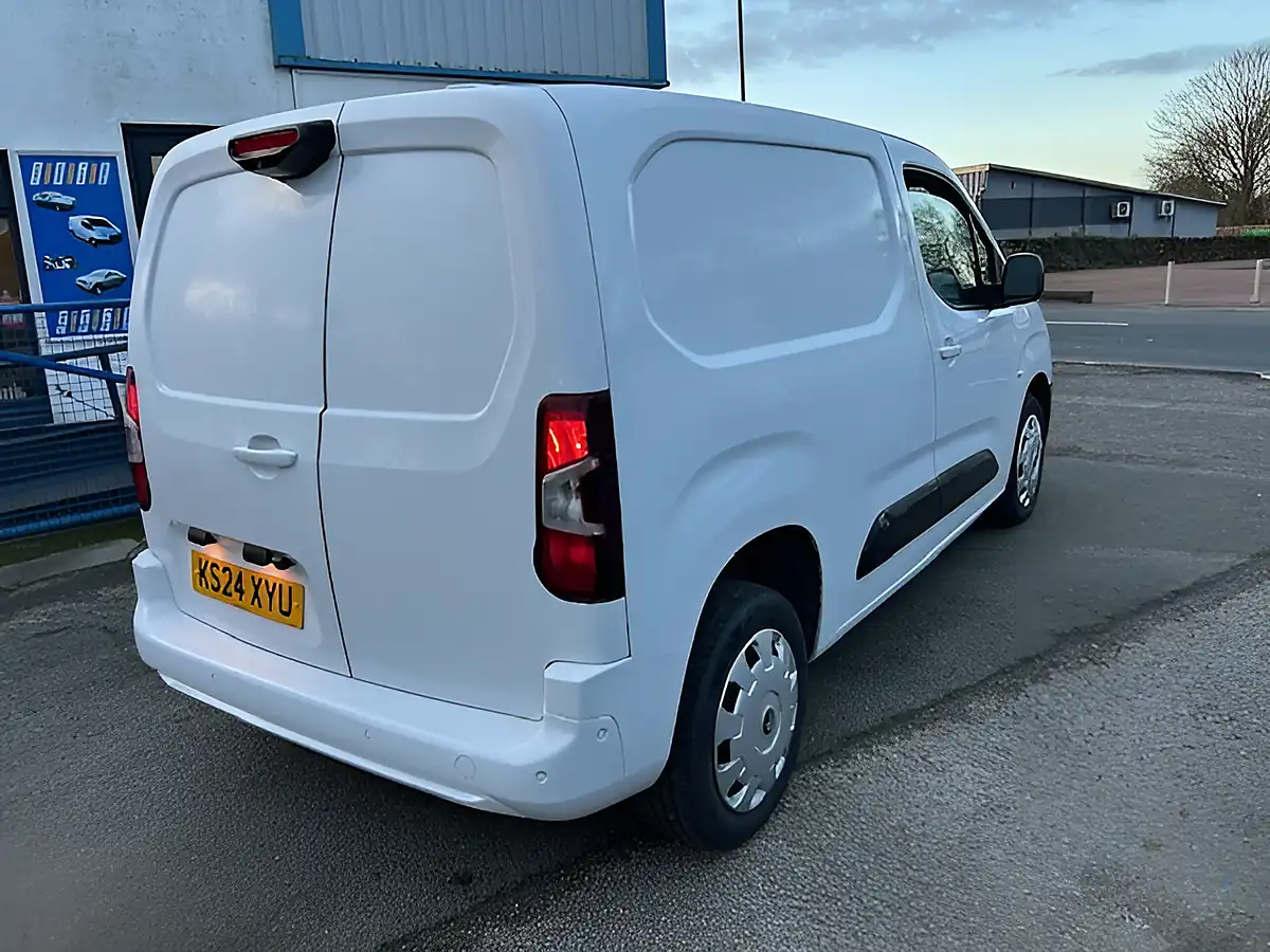 Used 2024 Citroen Berlingo Driver White - Interior and Exterior details 10