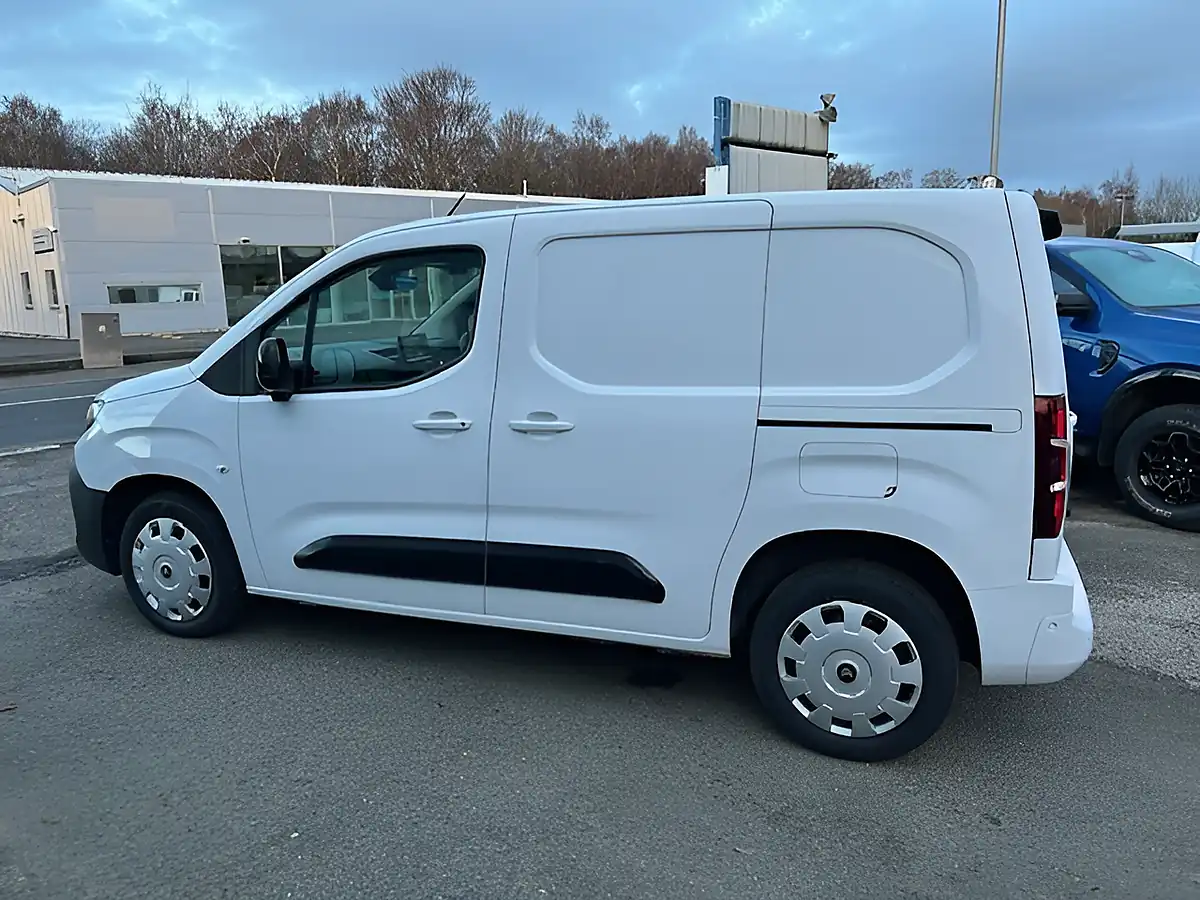 Used 2024 Citroen Berlingo Driver White - Interior and Exterior details 7