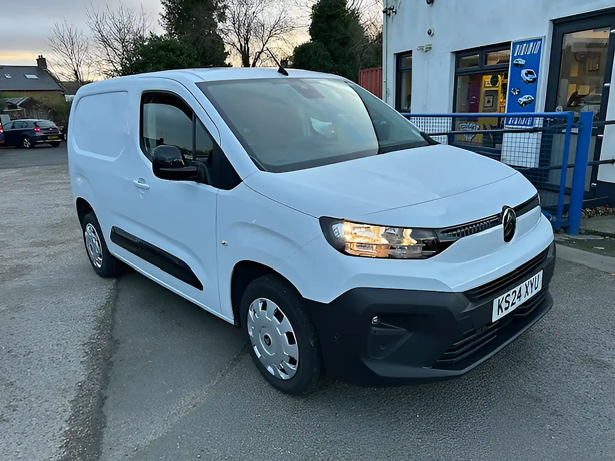 Used 2024 Citroen Berlingo Driver White - Interior and Exterior details 9