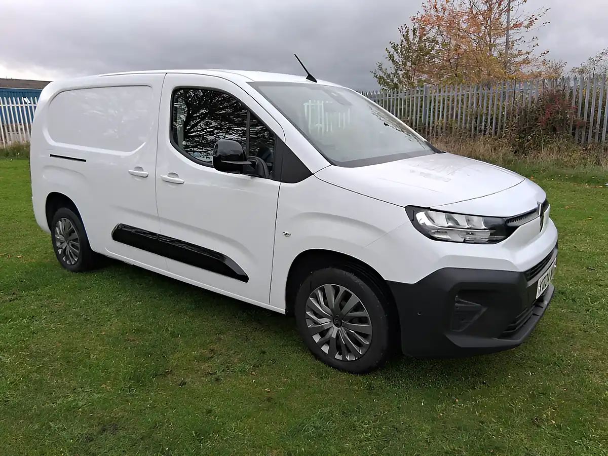Used 2024 Citroen Berlingo Driver Xl White - Front View