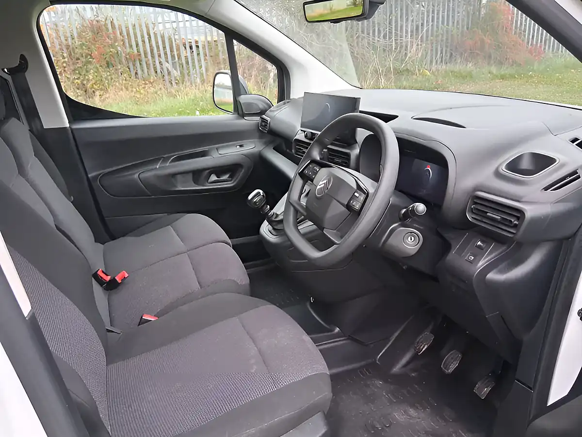 Used 2024 Citroen Berlingo Driver Xl White - Interior and Exterior details 16