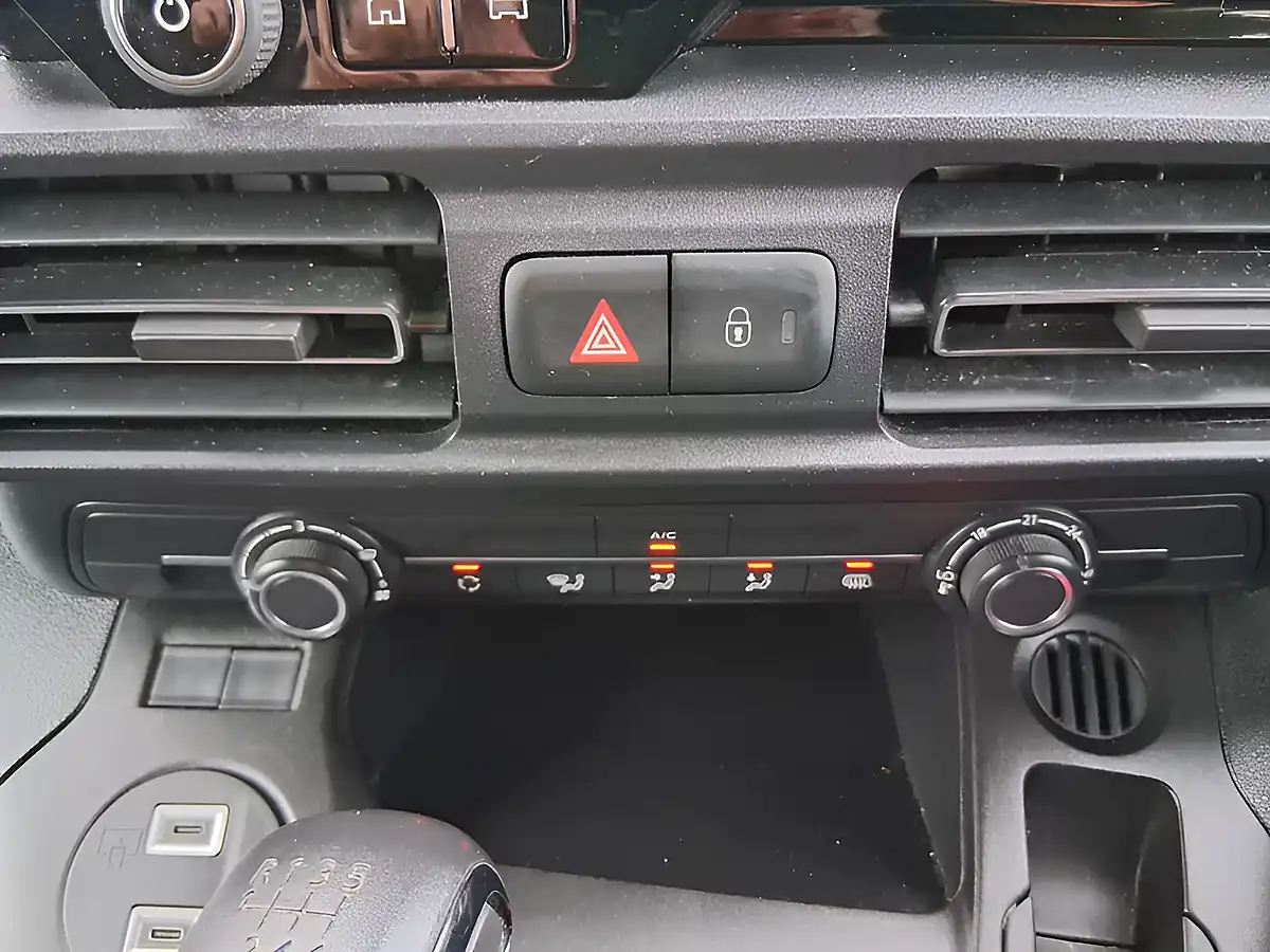 Used 2024 Citroen Berlingo Driver Xl White - Interior and Exterior details 18