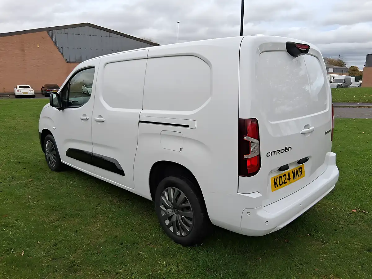Used 2024 Citroen Berlingo Driver Xl White - Interior and Exterior details 5