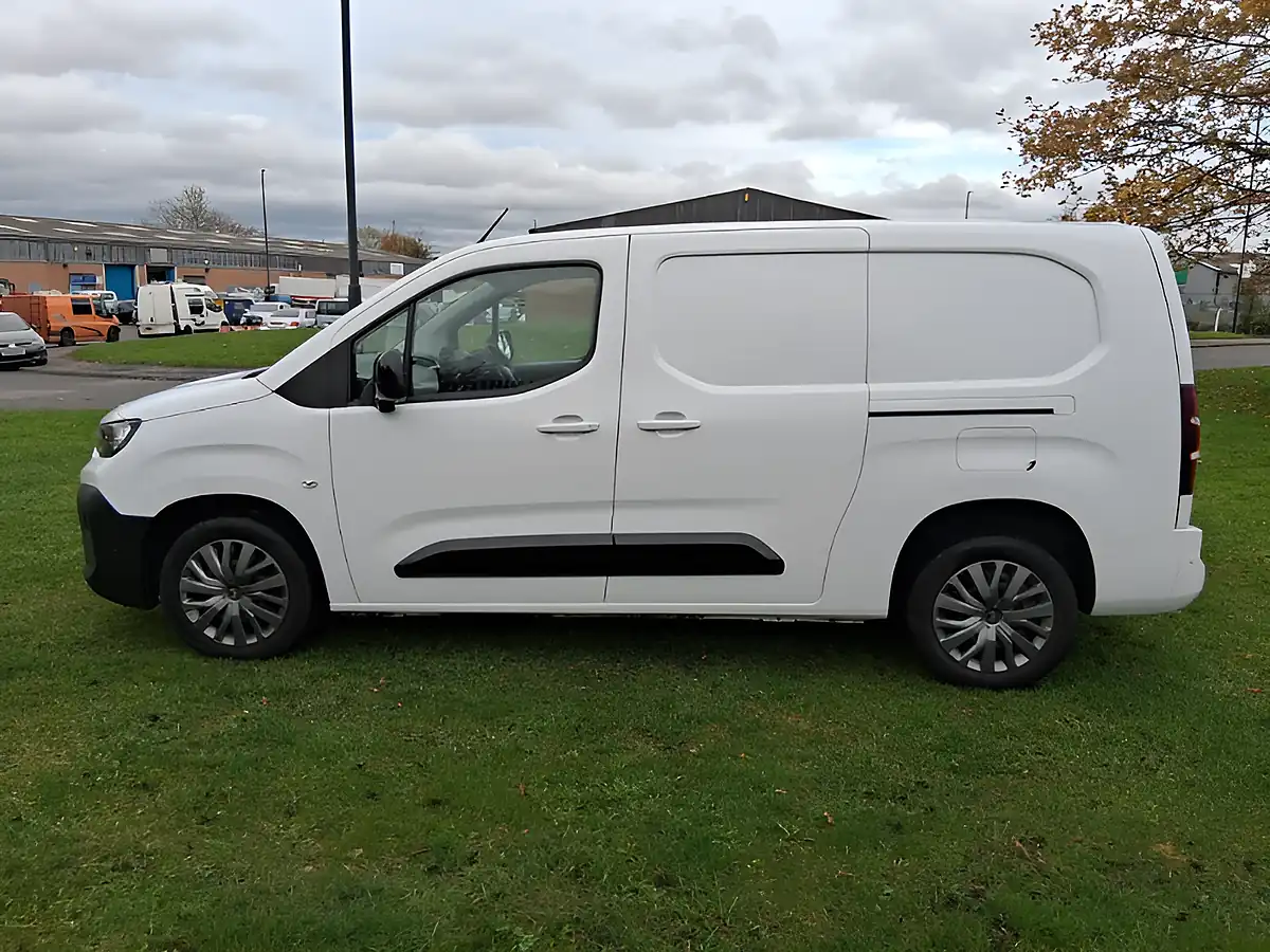 Used 2024 Citroen Berlingo Driver Xl White - Interior and Exterior details 6