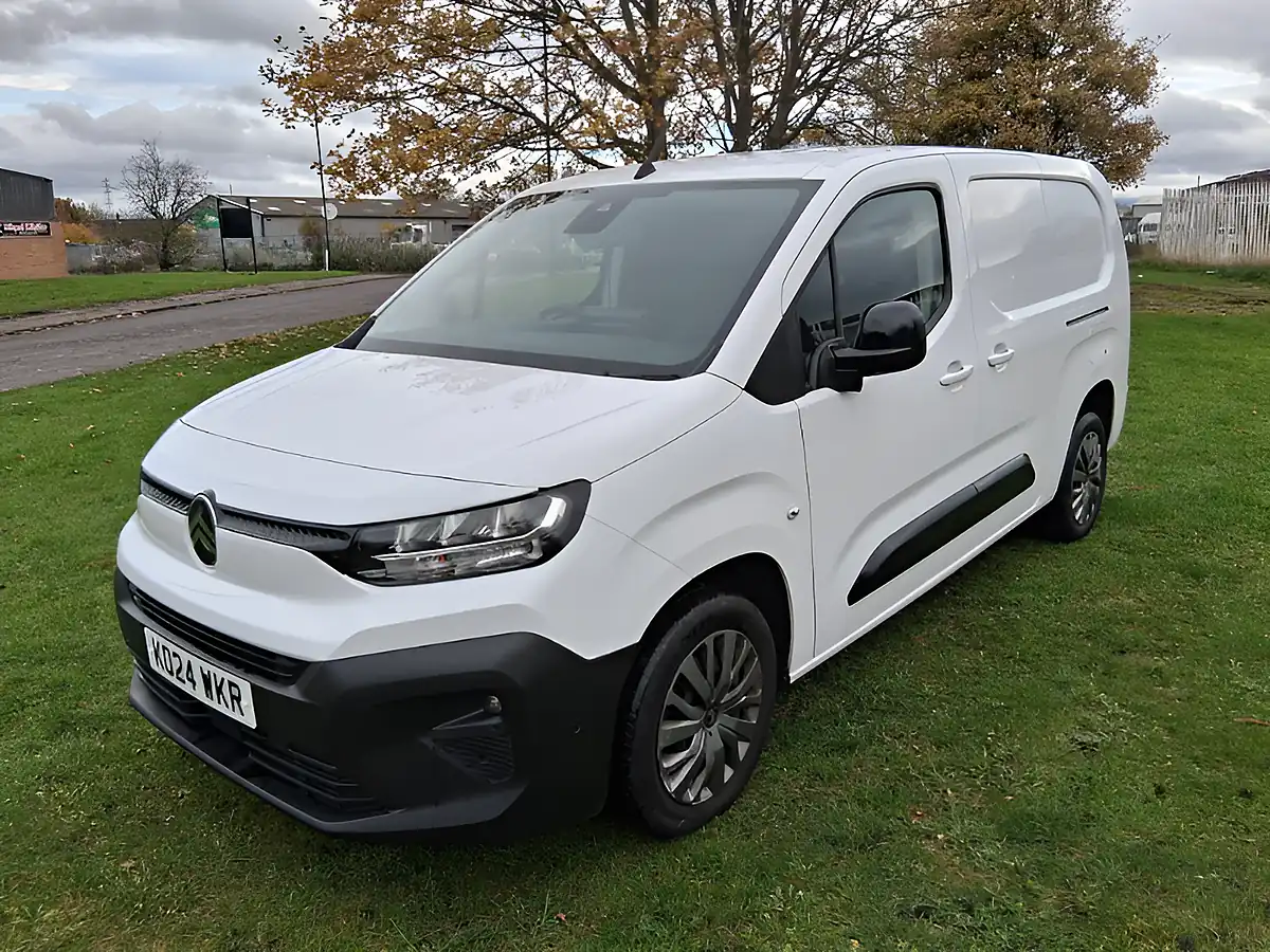 Used 2024 Citroen Berlingo Driver Xl White - Interior and Exterior details 7