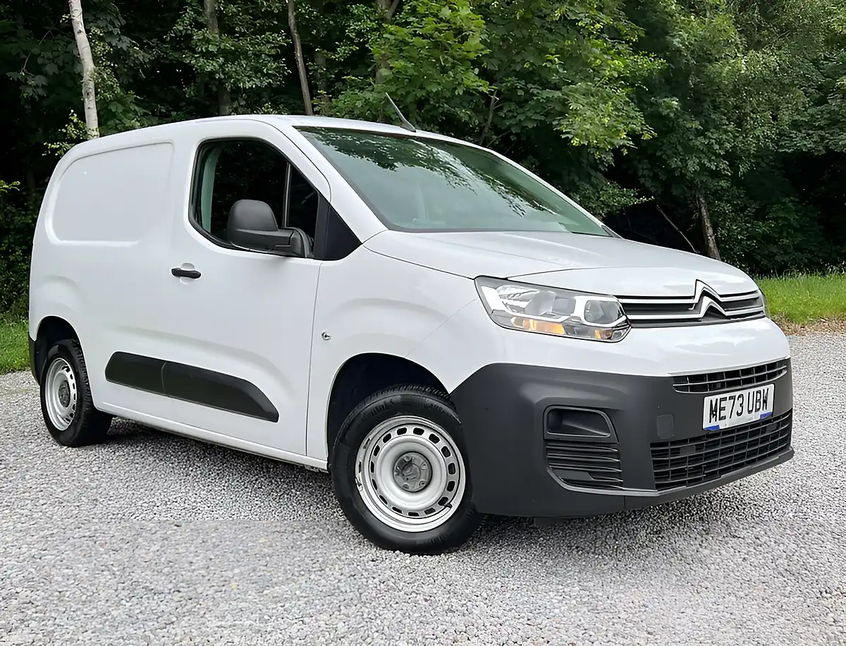 Used 2024 Citroen Berlingo Enterprise Edition Icy White - Front View