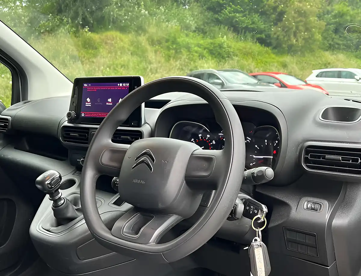 Used 2024 Citroen Berlingo Enterprise Edition Icy White - Interior and Exterior details 11