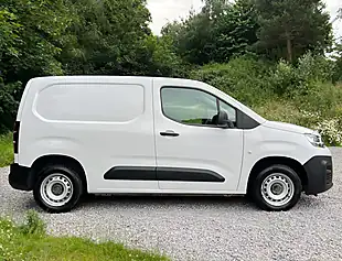 Used 2024 Citroen Berlingo Enterprise Edition Icy White - Interior and Exterior details 2