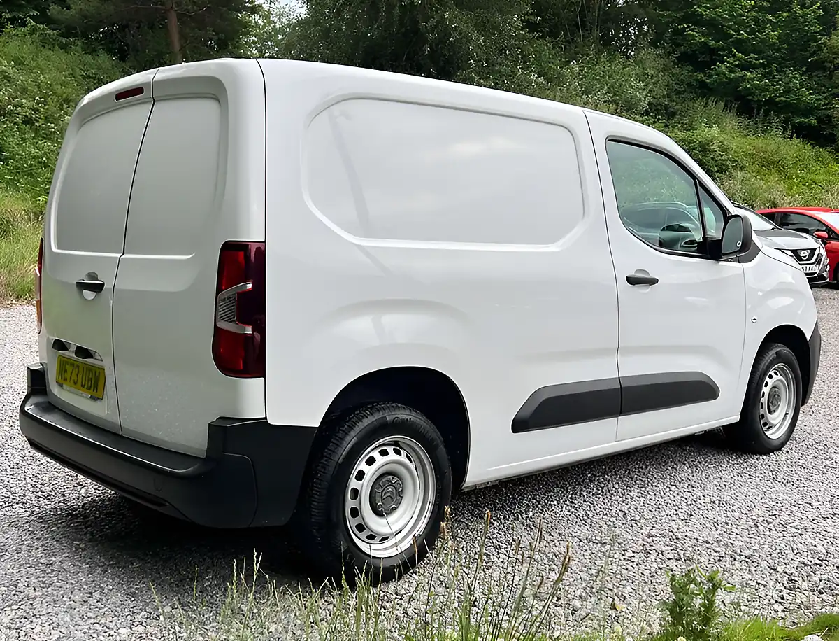 Used 2024 Citroen Berlingo Enterprise Edition Icy White - Interior and Exterior details 3
