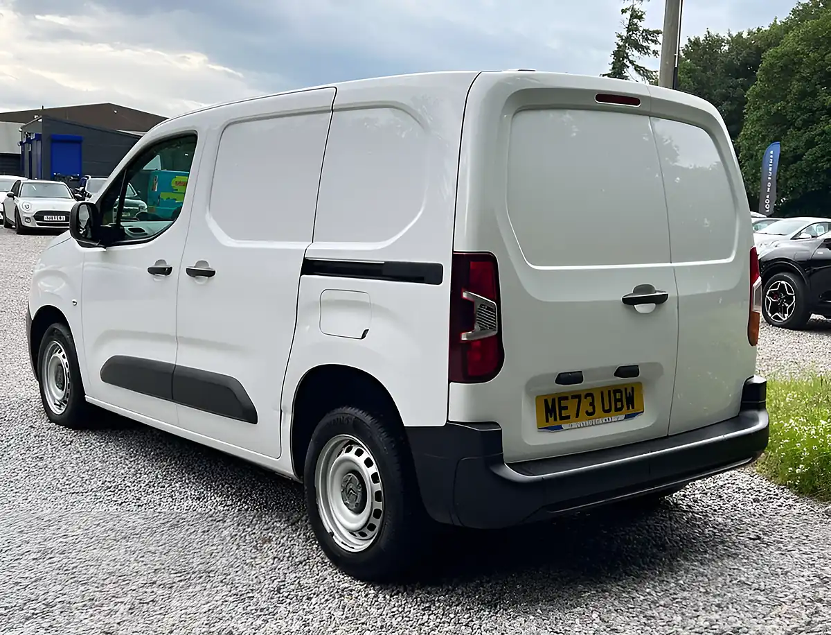 Used 2024 Citroen Berlingo Enterprise Edition Icy White - Interior and Exterior details 5
