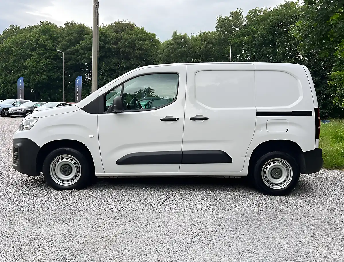 Used 2024 Citroen Berlingo Enterprise Edition Icy White - Interior and Exterior details 6