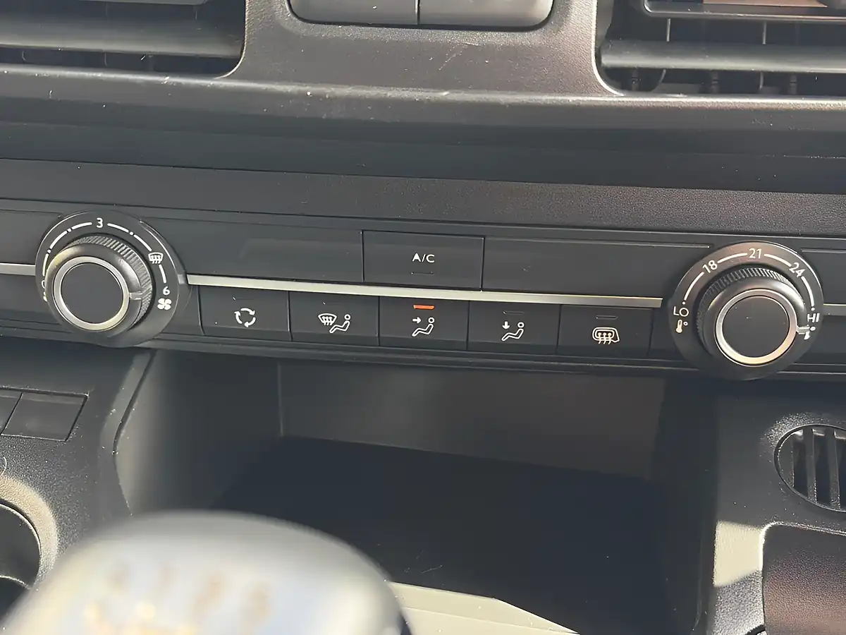 Used 2024 Citroen Berlingo Enterprise Edition M Platinum Grey - Interior and Exterior details 15