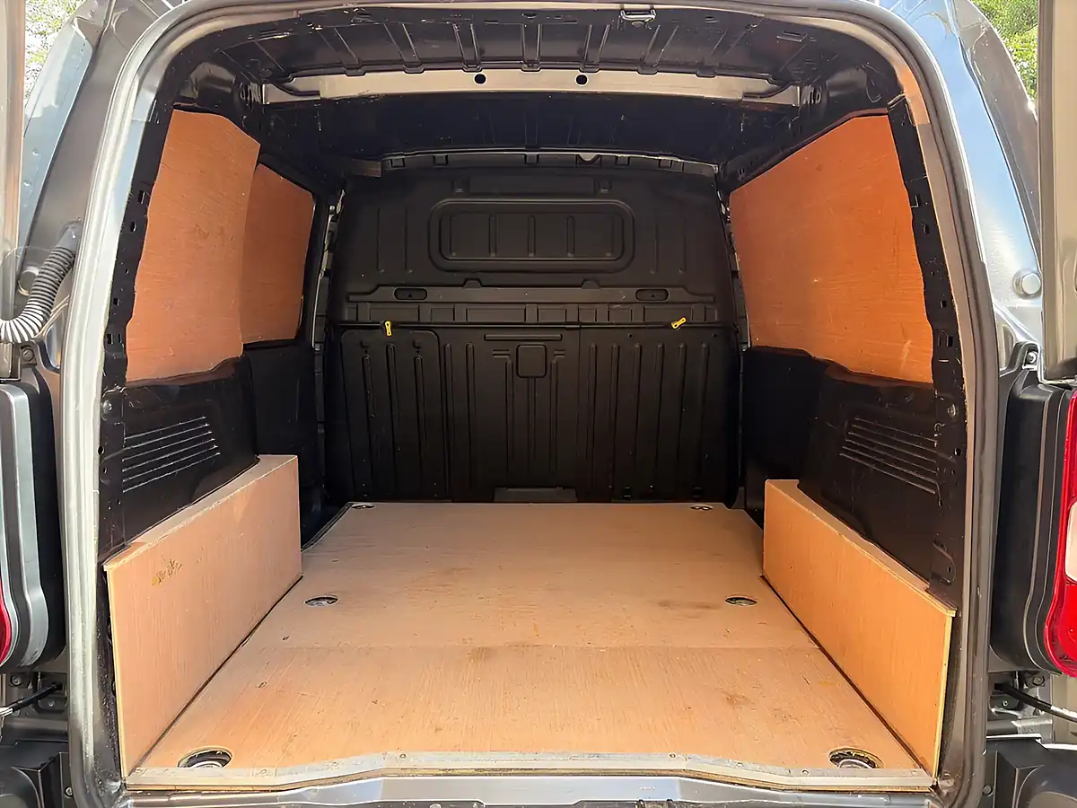 Used 2024 Citroen Berlingo Enterprise Edition M Platinum Grey - Interior and Exterior details 16